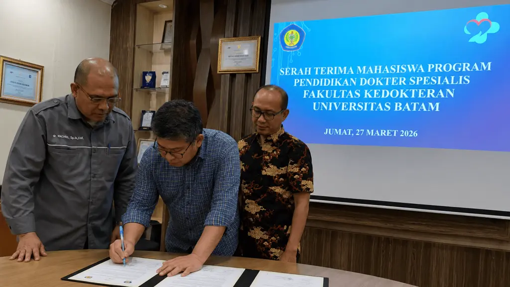 FK Universitas Batam Resmi Serahkan Mahasiswa PPDS Angkatan I