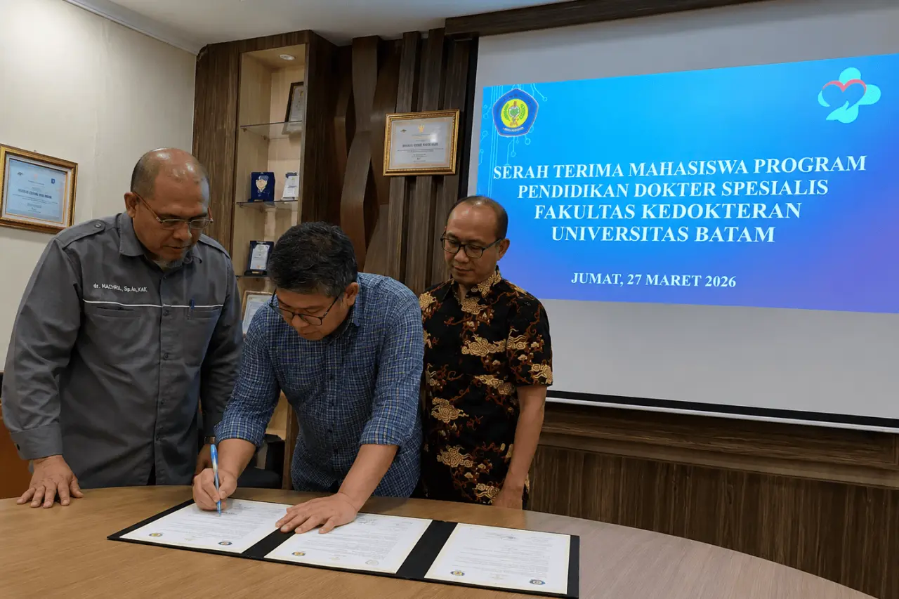 FK Universitas Batam Resmi Serahkan Mahasiswa PPDS Angkatan I
